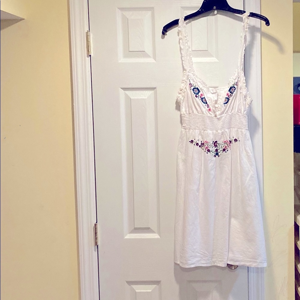 White Dun Dress with flowers Juniors Large